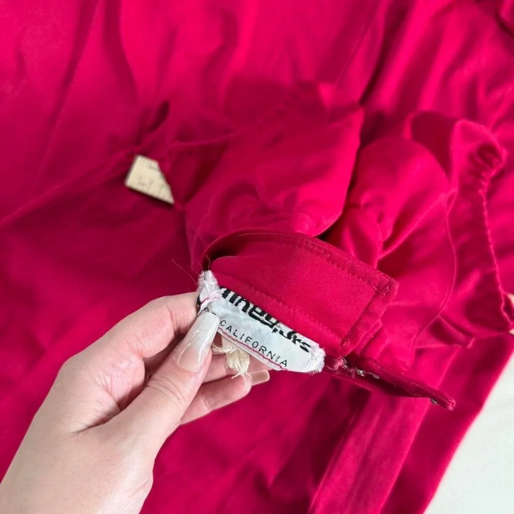 N/A 70s red